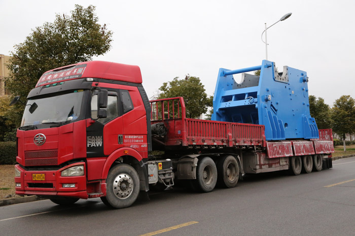 山美1500T/H大型鄂式破碎机出厂交付