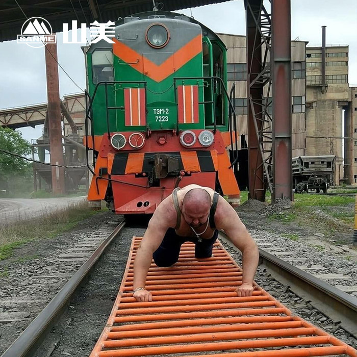 山美破碎机力量代言人-欧洲大力士伊万.萨夫金