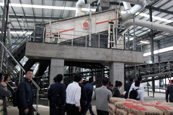 上海山美股份承建的湖南长沙建筑固废绿色循环再利用项目喜迎“2021全国建筑垃圾资源化利用高层论坛”参会代表参观考察