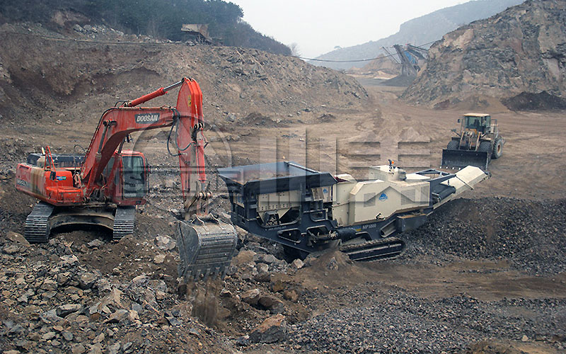 节能环保油电两用履带移动竞速体育appMP-J